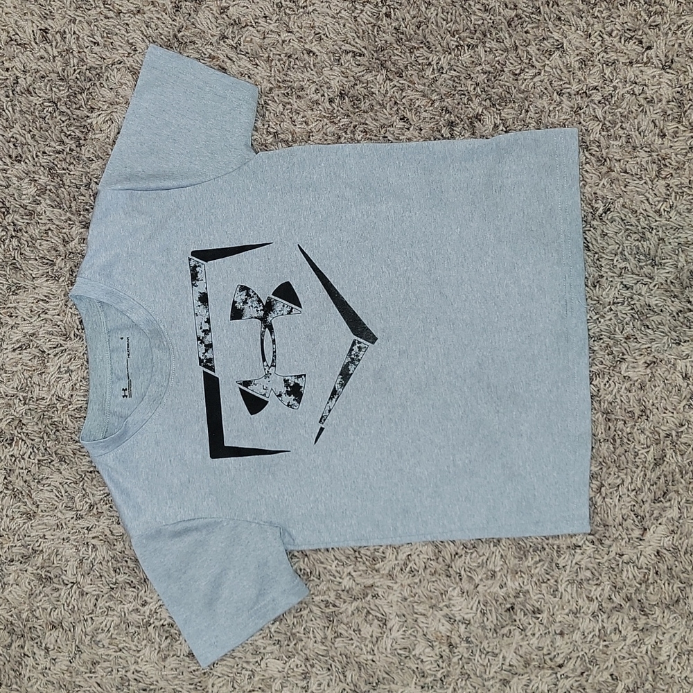 Underarmour gray youth boy size 6 dri-fit t-shirt.
